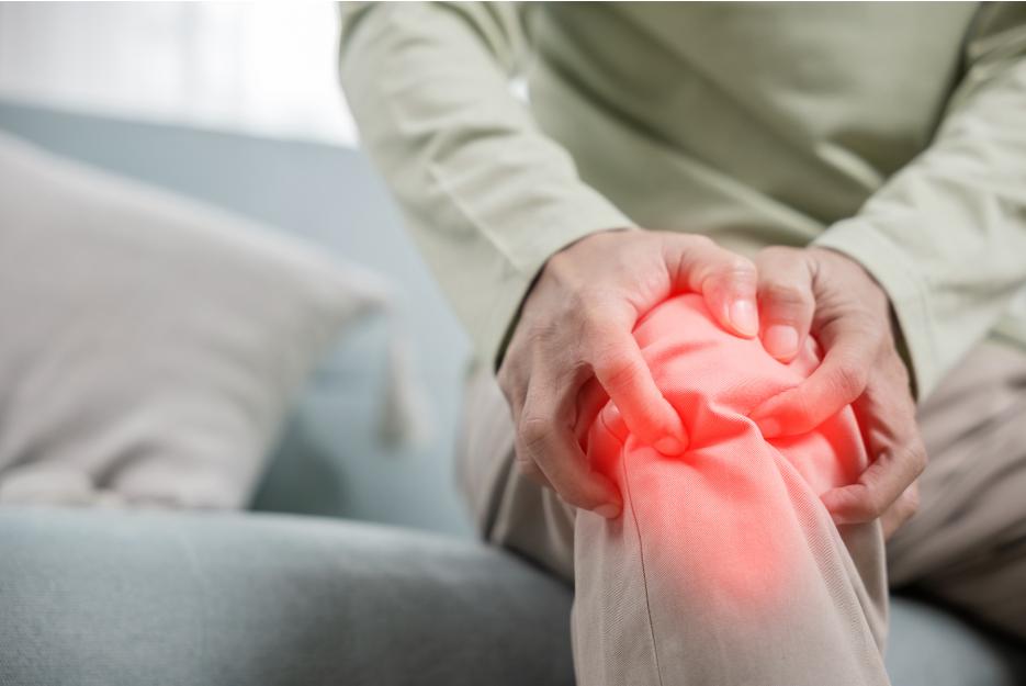 pain in the right indicated by redness surrounding right knee caused by osteoarthritis